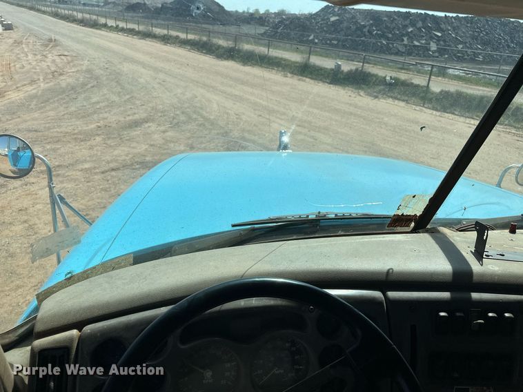 image for item EJ8632 2001 Mack  CH613 dump truck