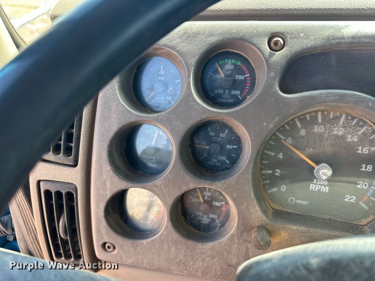 image for item EJ8632 2001 Mack  CH613 dump truck