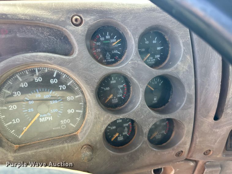 image for item EJ8632 2001 Mack  CH613 dump truck