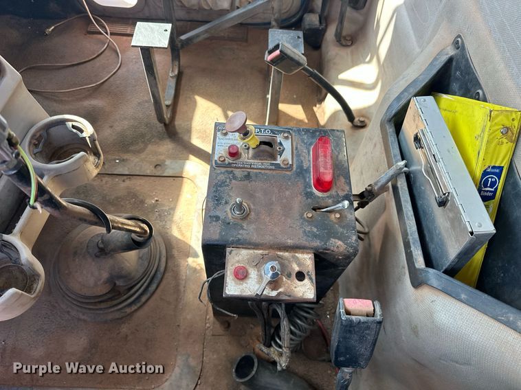 image for item EJ8632 2001 Mack  CH613 dump truck