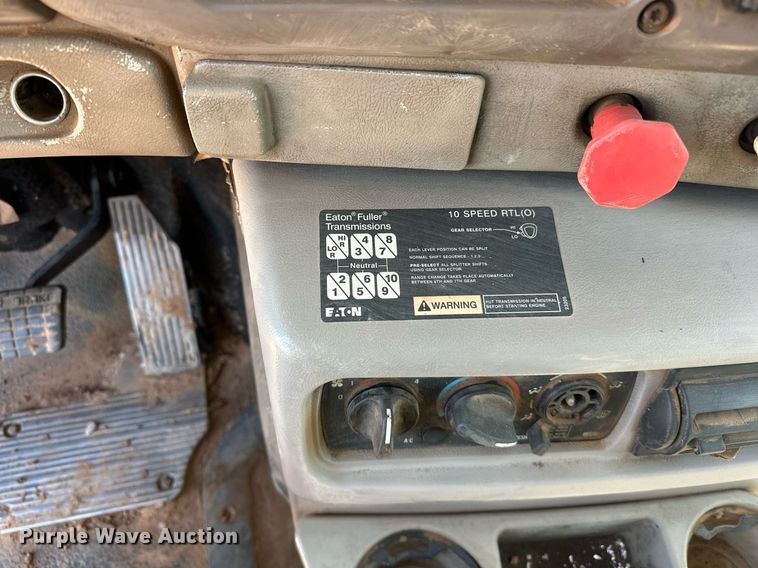 image for item EJ8632 2001 Mack  CH613 dump truck