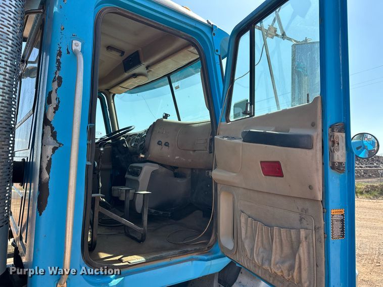 image for item EJ8632 2001 Mack  CH613 dump truck