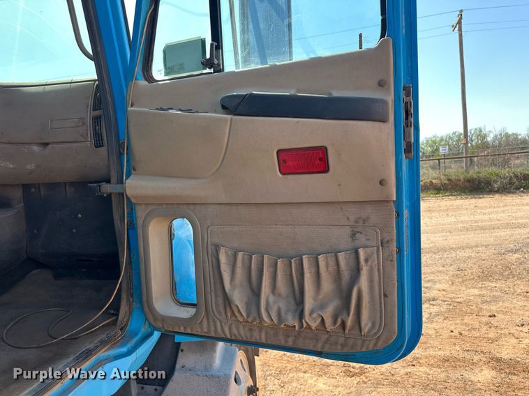 image for item EJ8632 2001 Mack  CH613 dump truck