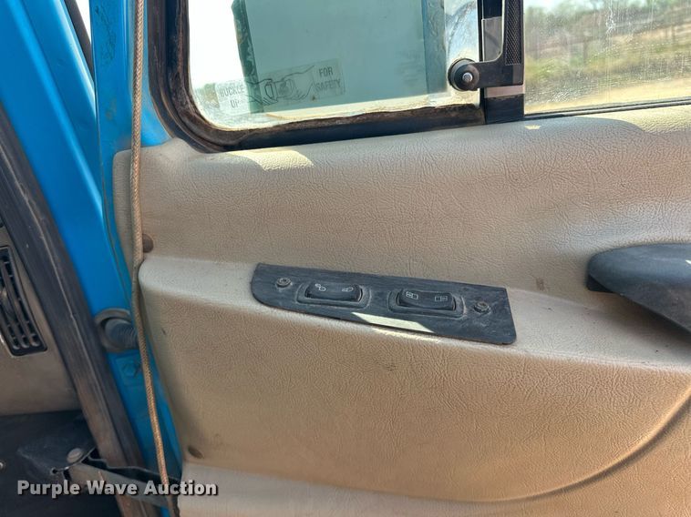 image for item EJ8632 2001 Mack  CH613 dump truck