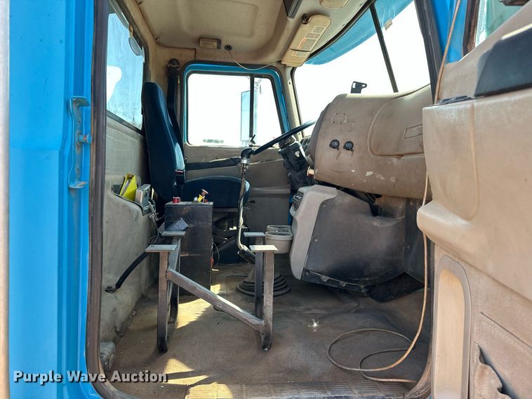 image for item EJ8632 2001 Mack  CH613 dump truck