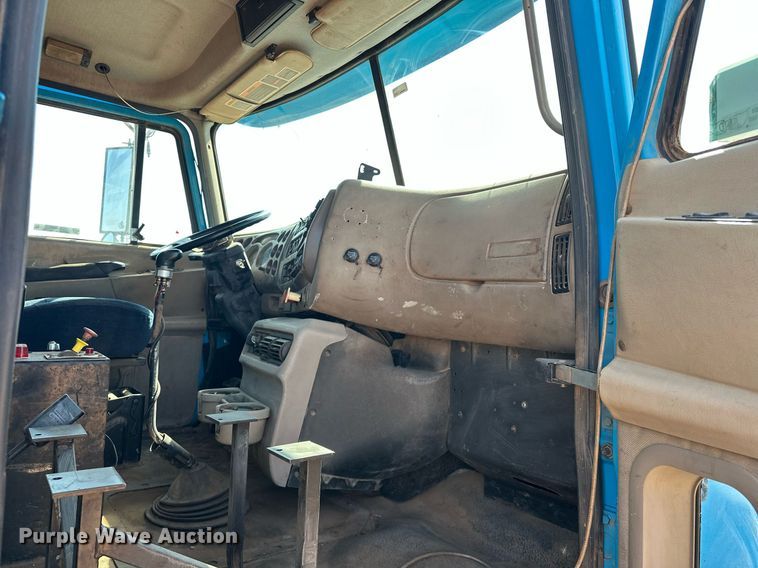 image for item EJ8632 2001 Mack  CH613 dump truck