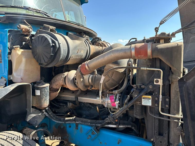 image for item EJ8632 2001 Mack  CH613 dump truck