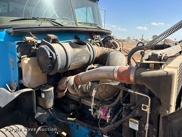 image for item EJ8632 2001 Mack  CH613 dump truck