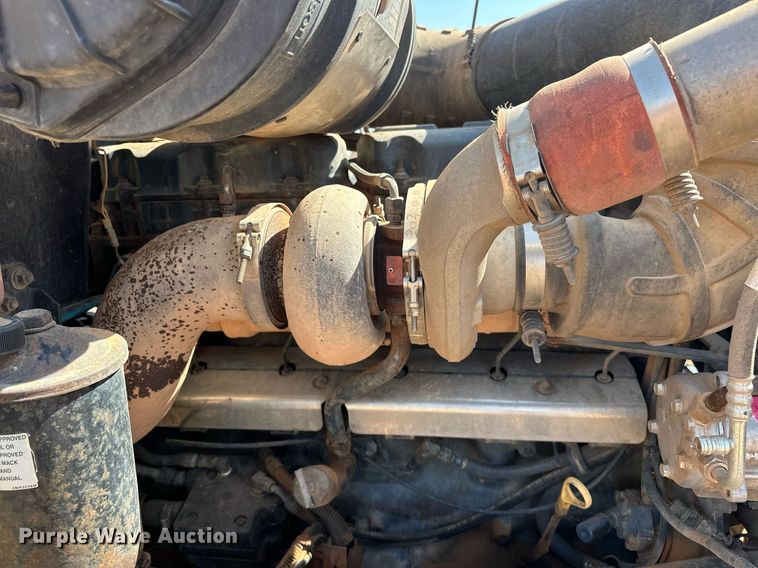 image for item EJ8632 2001 Mack  CH613 dump truck