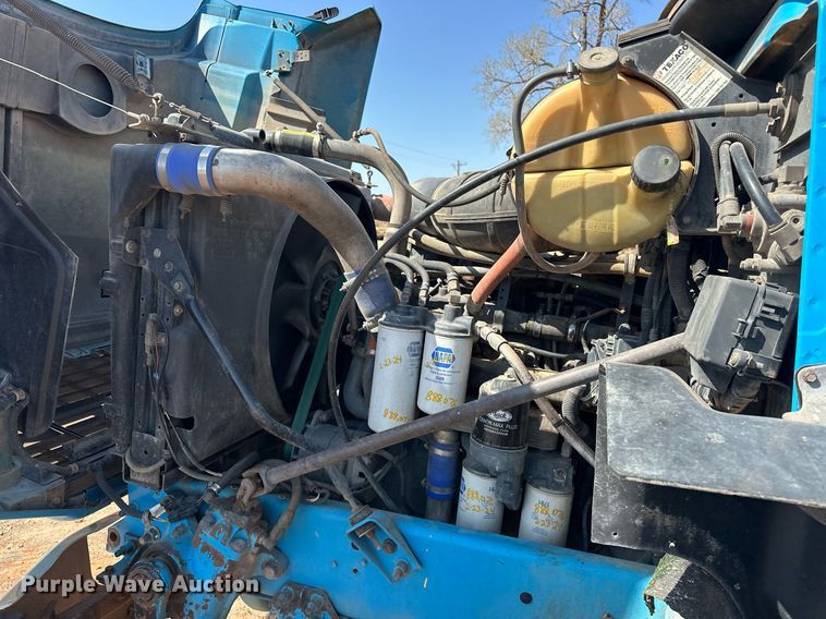 image for item EJ8632 2001 Mack  CH613 dump truck