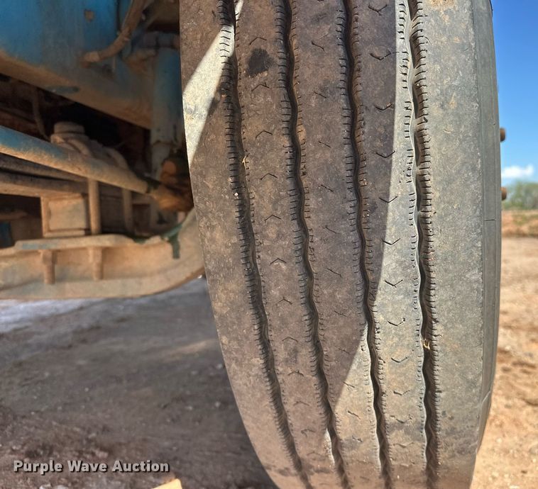 image for item EJ8632 2001 Mack  CH613 dump truck