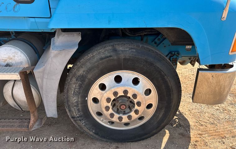 image for item EJ8632 2001 Mack  CH613 dump truck