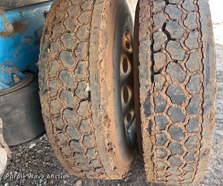 image for item EJ8632 2001 Mack  CH613 dump truck