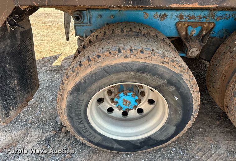 image for item EJ8632 2001 Mack  CH613 dump truck