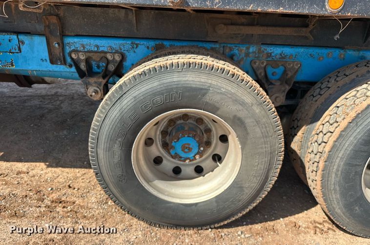 image for item EJ8632 2001 Mack  CH613 dump truck