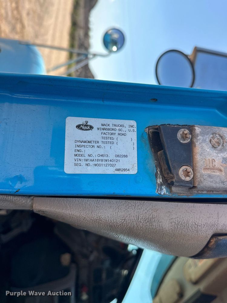 image for item EJ8632 2001 Mack  CH613 dump truck