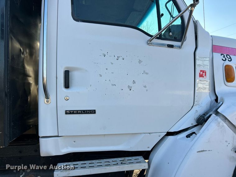 image for item EK2739 1999 Sterling L8511 dump truck