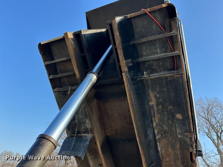 image for item EK2739 1999 Sterling L8511 dump truck