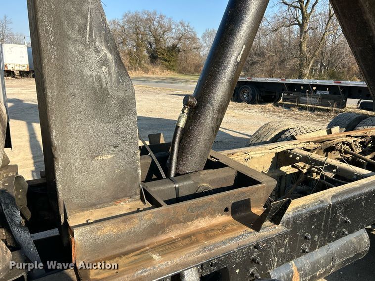 image for item EK2739 1999 Sterling L8511 dump truck