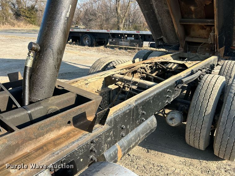 image for item EK2739 1999 Sterling L8511 dump truck