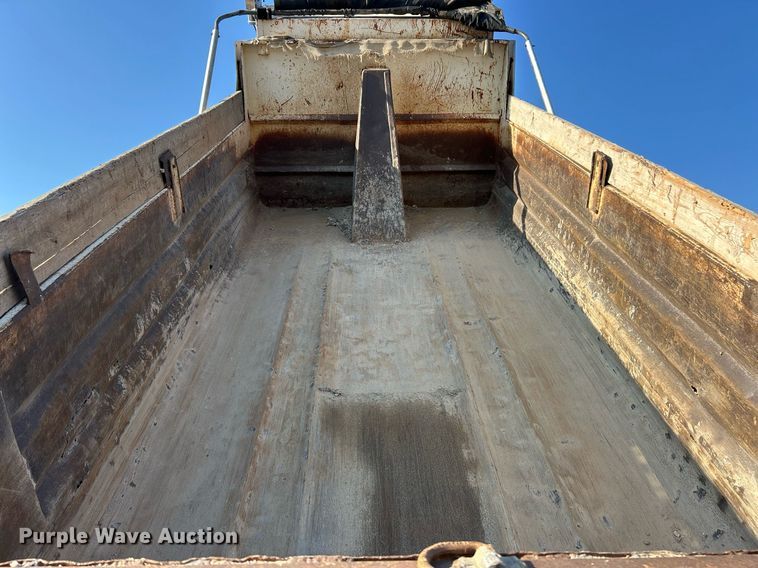 image for item EK2739 1999 Sterling L8511 dump truck