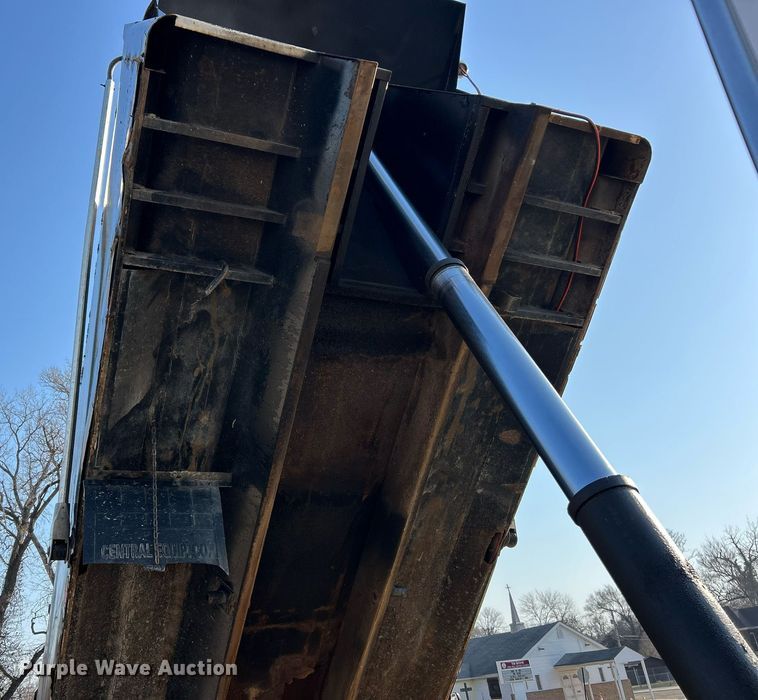 image for item EK2739 1999 Sterling L8511 dump truck