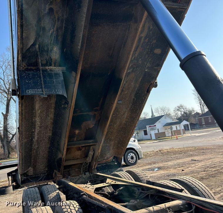 image for item EK2739 1999 Sterling L8511 dump truck