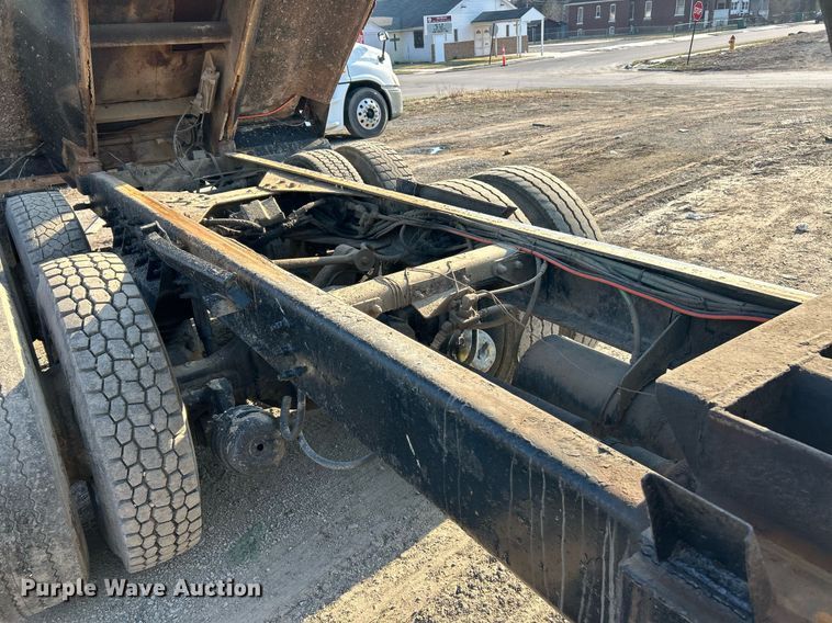 image for item EK2739 1999 Sterling L8511 dump truck