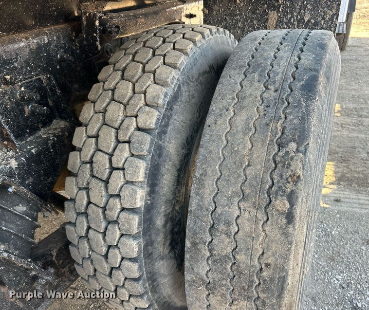 image for item EK2739 1999 Sterling L8511 dump truck