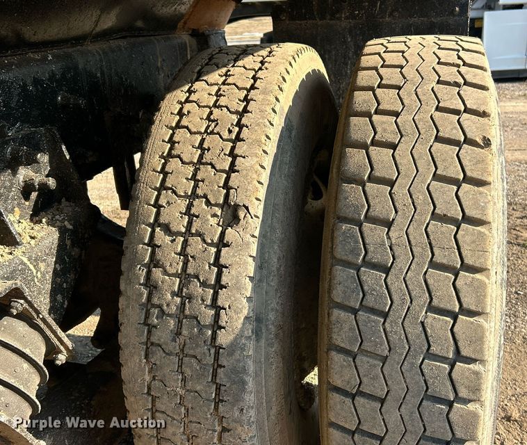 image for item EK2739 1999 Sterling L8511 dump truck