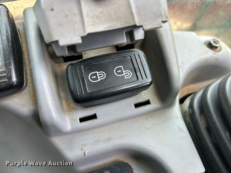 image for item EK2832 Kubota SVL 97-2 tracked skid steer loader