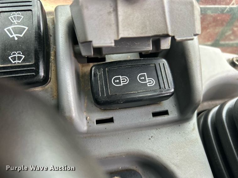 image for item EK2833 Kubota SVL 97-2 tracked skid steer loader