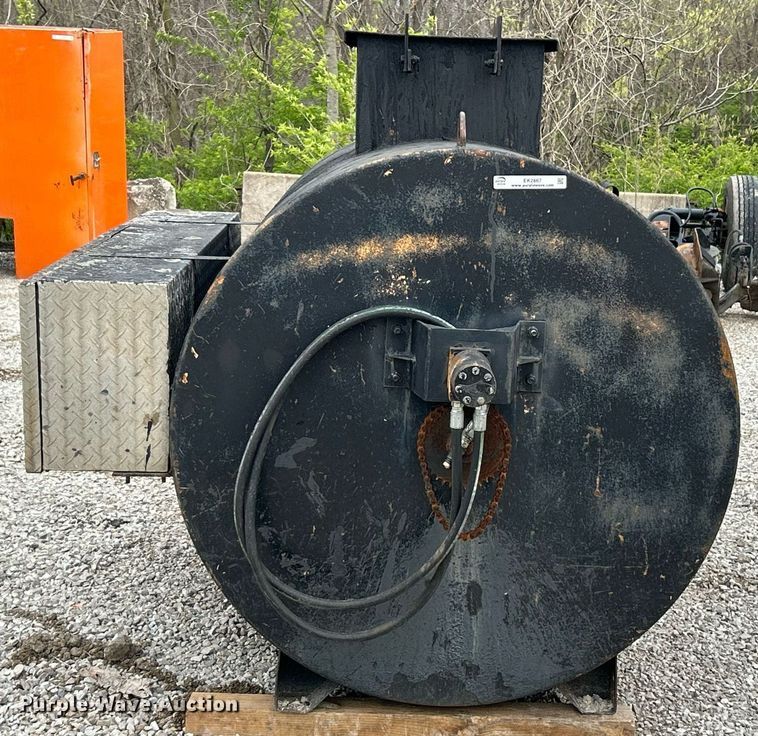 image for item EK2867 Seal coat tank