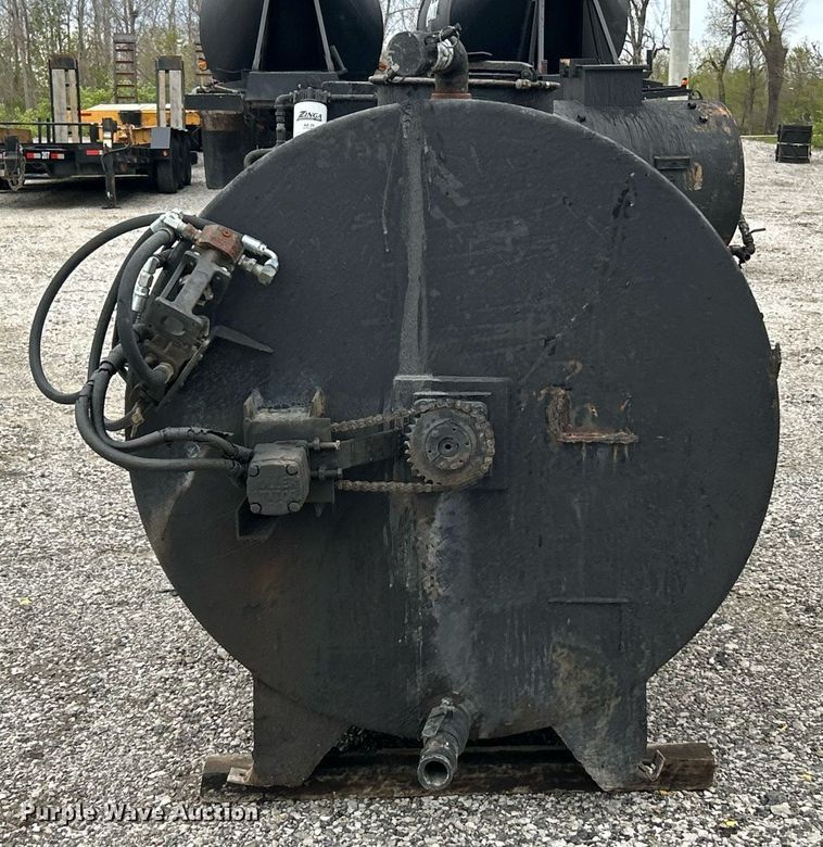 image for item EK2868 Seal coat tank