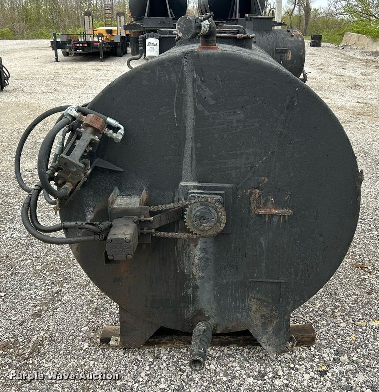 image for item EK2868 Seal coat tank