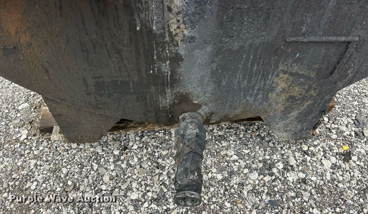 image for item EK2868 Seal coat tank