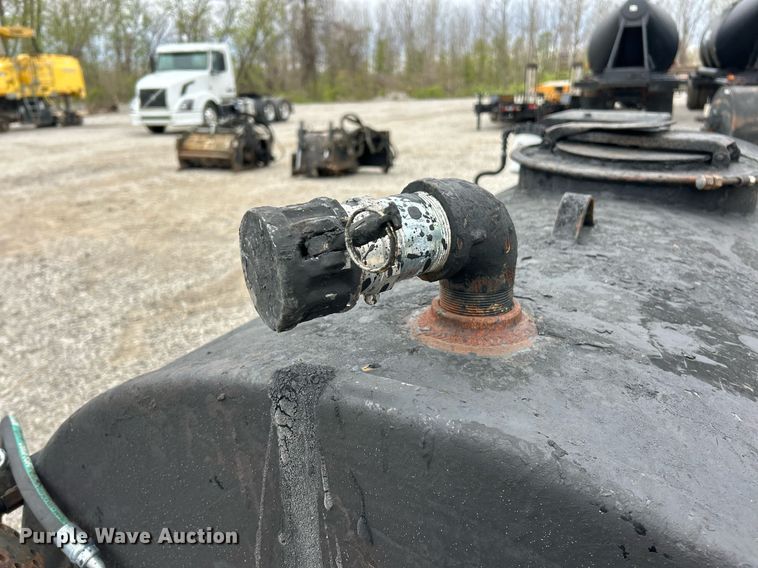 image for item EK2868 Seal coat tank