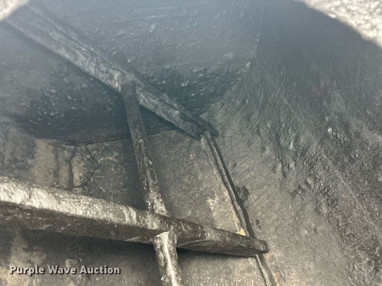 image for item EK2868 Seal coat tank