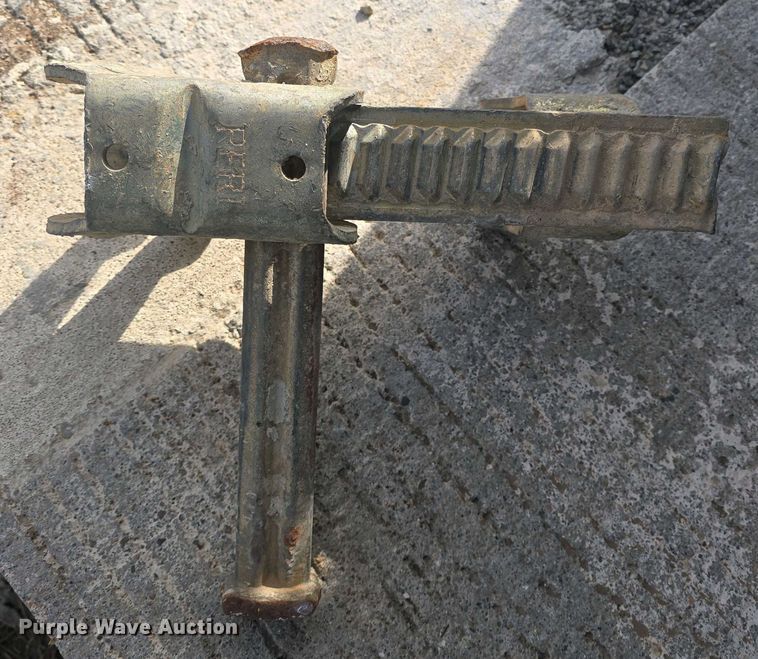 image for item EK5159 Peri formwork clamps