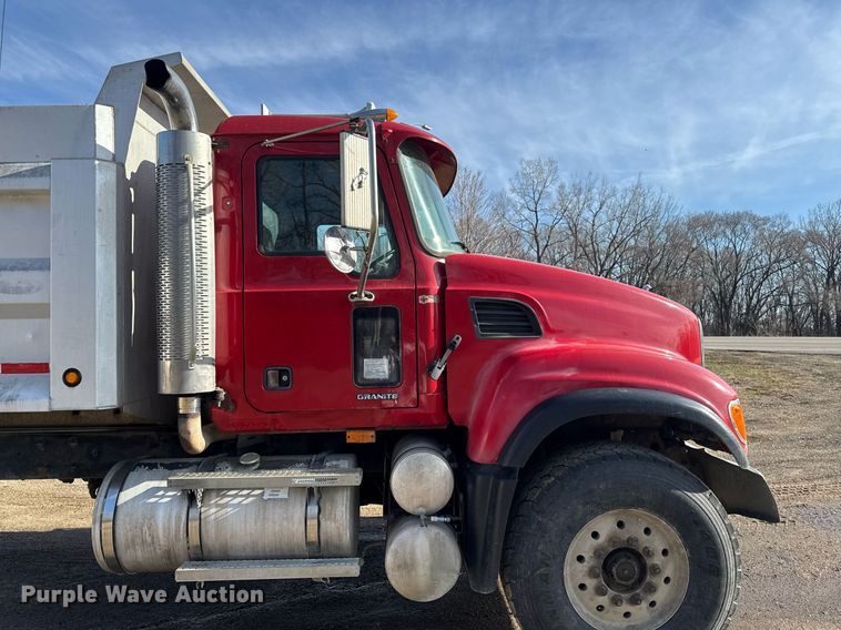 image for item EM3718 2005 Mack CV dump truck