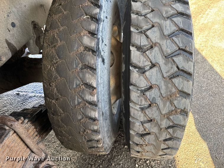 image for item EM3718 2005 Mack CV dump truck