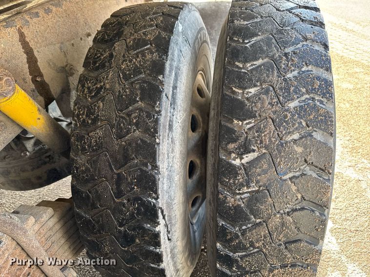 image for item EM3718 2005 Mack CV dump truck