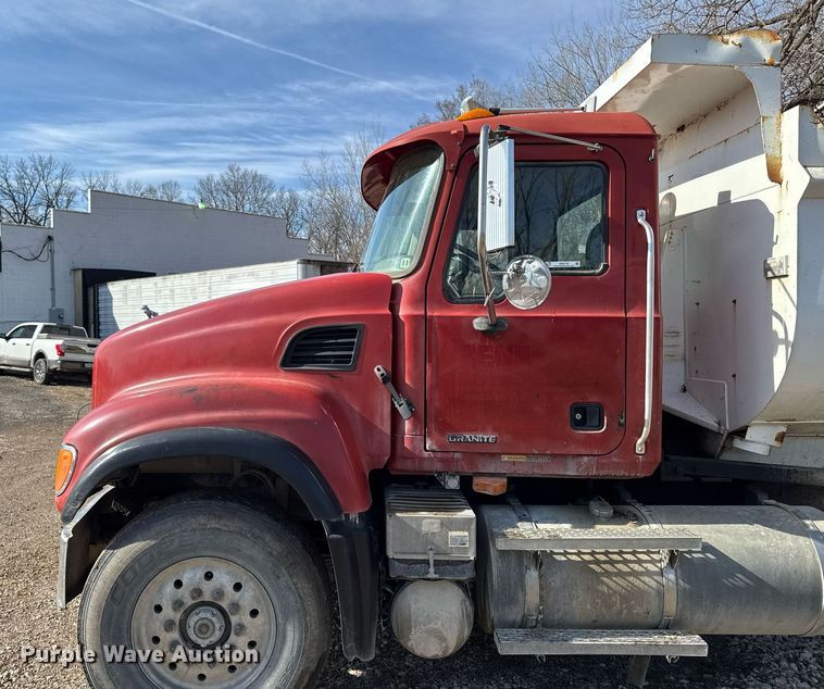 image for item EM3719 2003 Mack CV Series dump truck