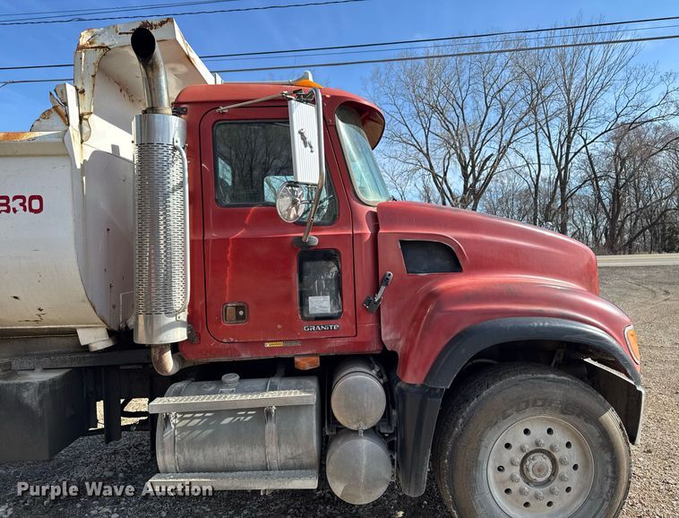 image for item EM3719 2003 Mack CV Series dump truck