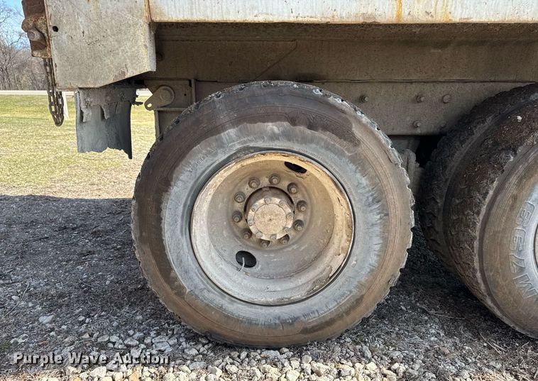 image for item EM3719 2003 Mack CV Series dump truck