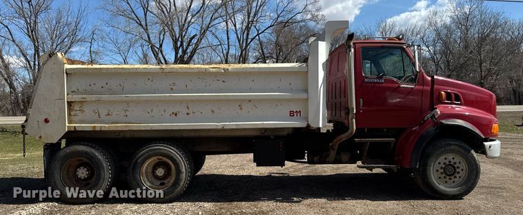image for item EM3720 1997 Ford LT8513 dump truck