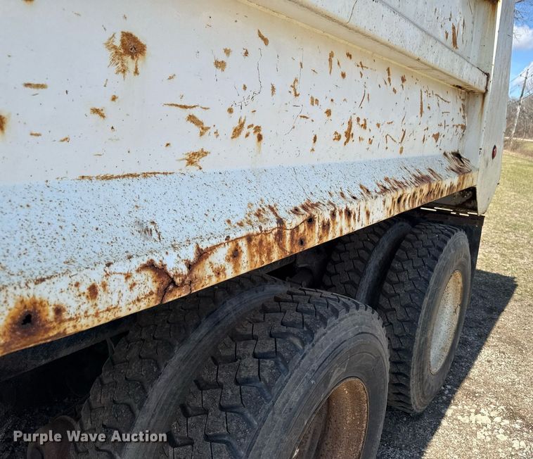 image for item EM3720 1997 Ford LT8513 dump truck