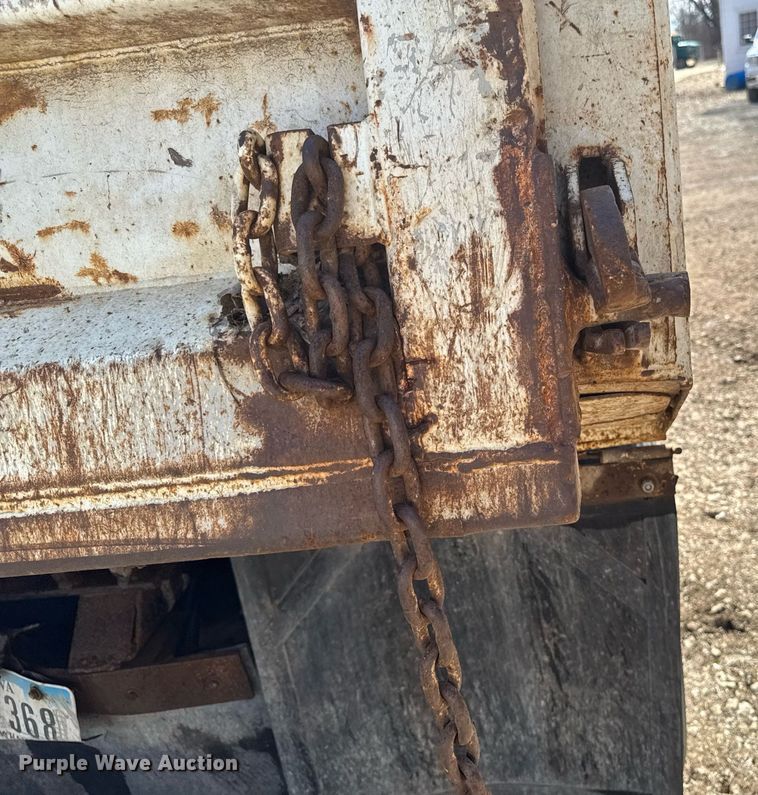 image for item EM3720 1997 Ford LT8513 dump truck