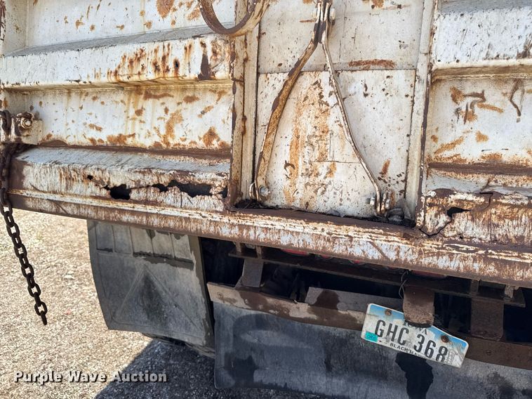 image for item EM3720 1997 Ford LT8513 dump truck