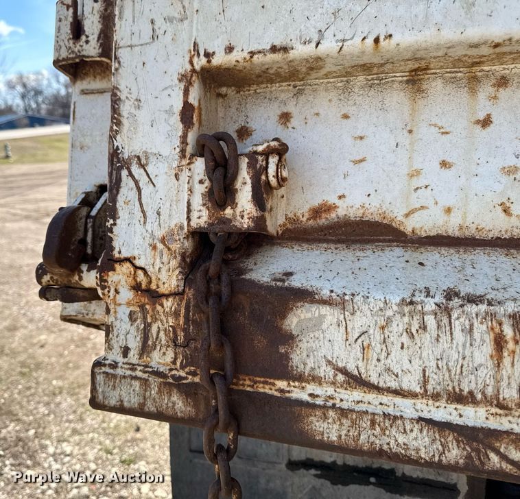 image for item EM3720 1997 Ford LT8513 dump truck